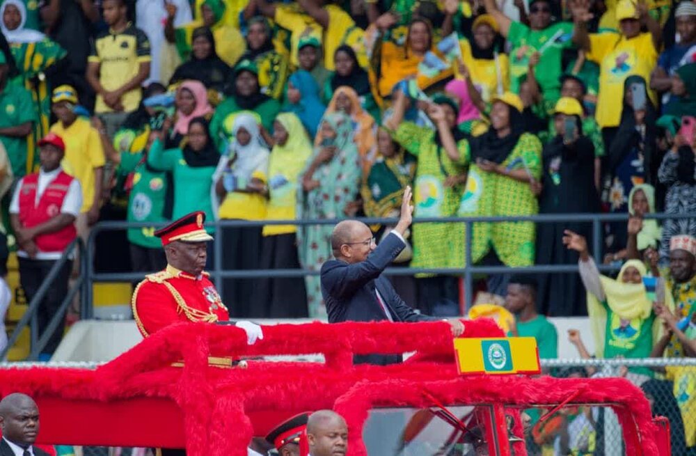 Rais mwinyi Aapishwa Rasmi Ili Kuanza Awamu ya Pili ya Uongozi wake