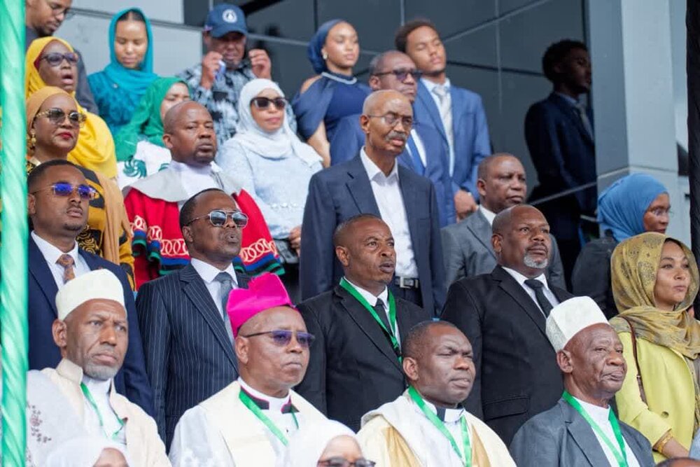 Rais mwinyi Aapishwa Rasmi Ili Kuanza Awamu ya Pili ya Uongozi wake