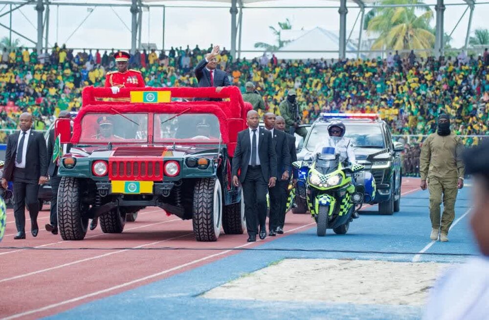 Rais mwinyi Aapishwa Rasmi Ili Kuanza Awamu ya Pili ya Uongozi wake