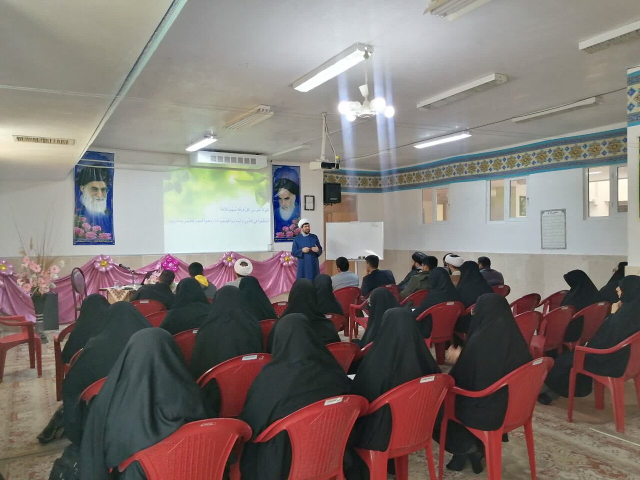 کارگاه دو روزه «فن خطابه و مهارت های سخنرانی» با هدف ارتقای مهارت‌های تبلیغی طلاب در نائین