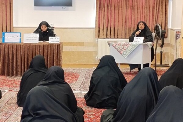 برگزاری کرسی «بایدها و نبایدهای فعالیت اجتماعی زنان با توجه به سیره حضرت خدیجه(س)» در خلخال+ عکس