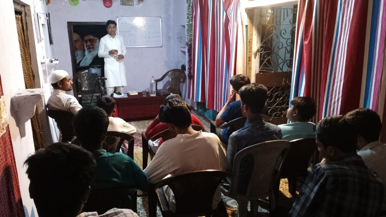 اپنے گھر والوں کو علوم عصری اور علوم دینی سے متعارف کرائیں: مولانا شمع محمد رضوی