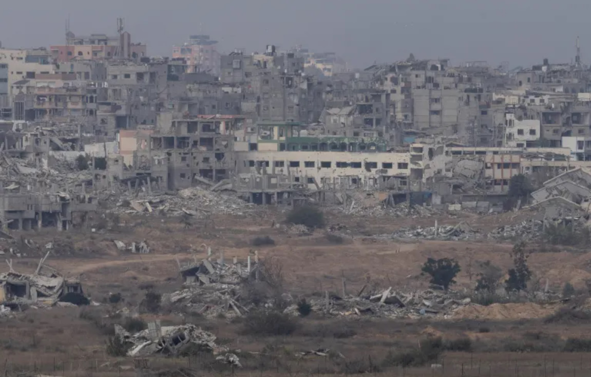 نسف منازل وقصف وتحذيرات من تفاقم المعاناة الإنسانية في غزة