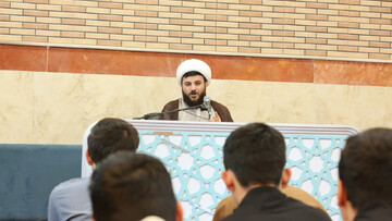 تصاویر / نشست اساتید و طلاب مدرسه علمیه امیرالمومنین(ع) تبریز با مدیر دفتر امور نخبگان واستعداد های درخشان حوزه های علمیه کشور