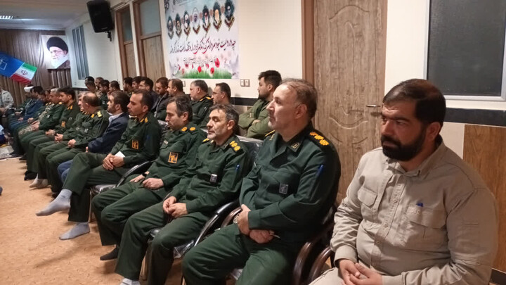 تصاویر/ دیدار فرماندهان واحدهای بسیج دانش‌آموزی با امام‌جمعه شهرستان اهر