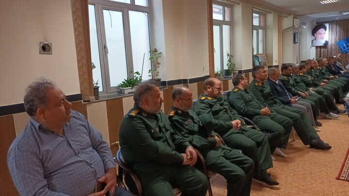 تصاویر/ دیدار فرماندهان واحدهای بسیج دانش‌آموزی با امام‌جمعه شهرستان اهر