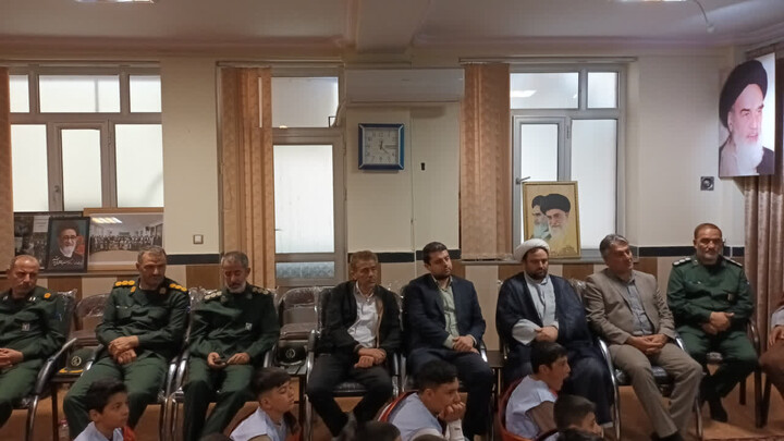 تصاویر/ دیدار فرماندهان واحدهای بسیج دانش‌آموزی با امام‌جمعه شهرستان اهر
