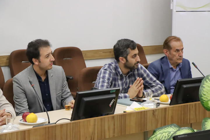 تصاویر / نشست صمیمی امام جمعه زنجان با جمعی از اهالی علم و فناوری استان زنجان