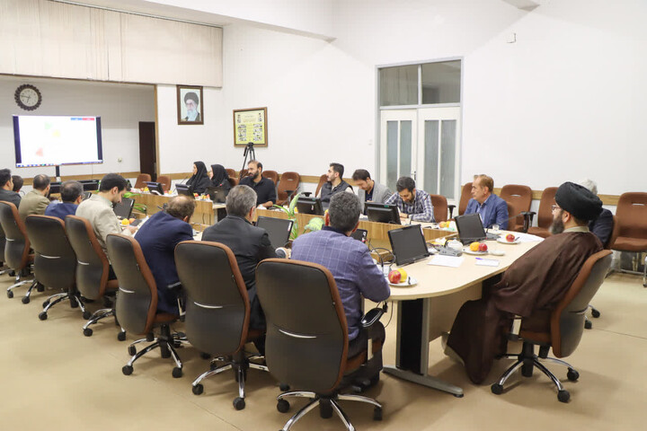 تصاویر / نشست صمیمی امام جمعه زنجان با جمعی از اهالی علم و فناوری استان زنجان