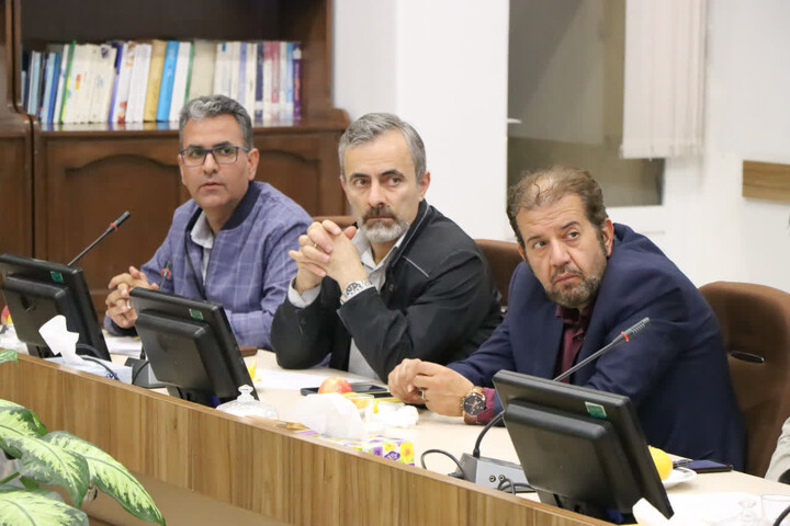 تصاویر / نشست صمیمی امام جمعه زنجان با جمعی از اهالی علم و فناوری استان زنجان