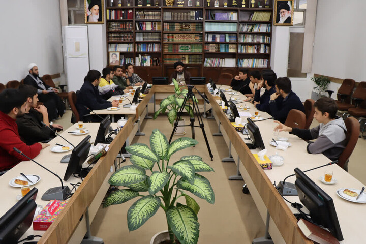 تصاویر | نشست صمیمی نماینده ولی فقیه در استان زنجان با جمعی از نوجوانان فعال مساجد شهر زنجان