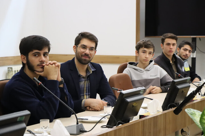 تصاویر | نشست صمیمی نماینده ولی فقیه در استان زنجان با جمعی از نوجوانان فعال مساجد شهر زنجان