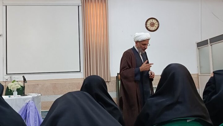 تصاویر/درس اخلاق مدرسه علمیه حضرت زینب(س) کرمان