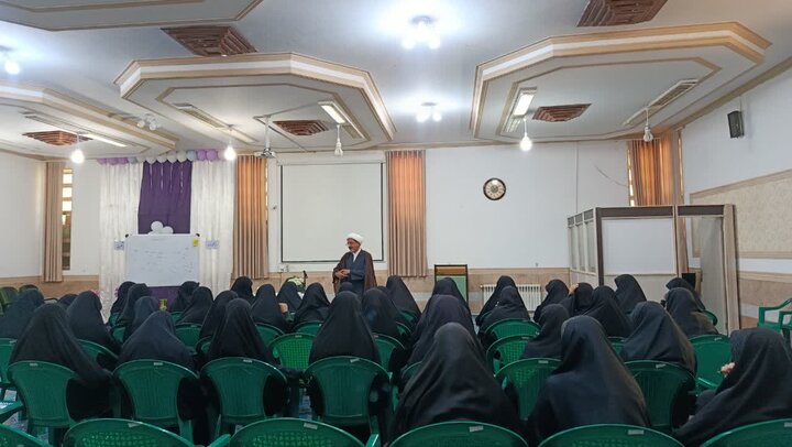 تصاویر/درس اخلاق مدرسه علمیه حضرت زینب(س) کرمان