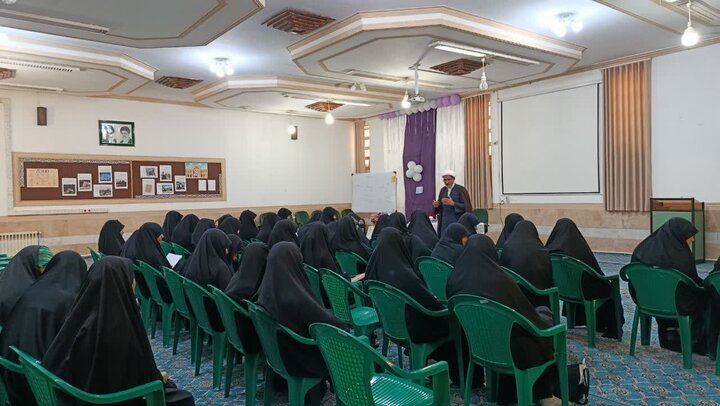 تصاویر/درس اخلاق مدرسه علمیه حضرت زینب(س) کرمان