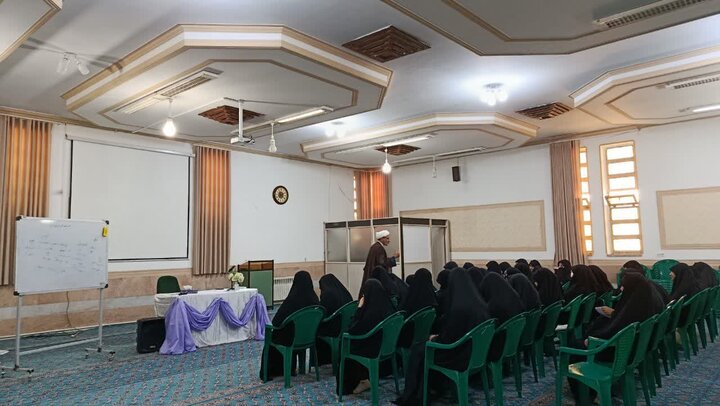 تصاویر/درس اخلاق مدرسه علمیه حضرت زینب(س) کرمان