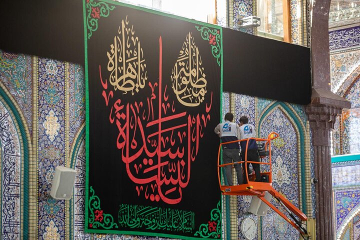 الحرم الحسیني یتشح بالسواد إحياء لذكرى استشهاد السيدة فاطمة الزهراء (ع)