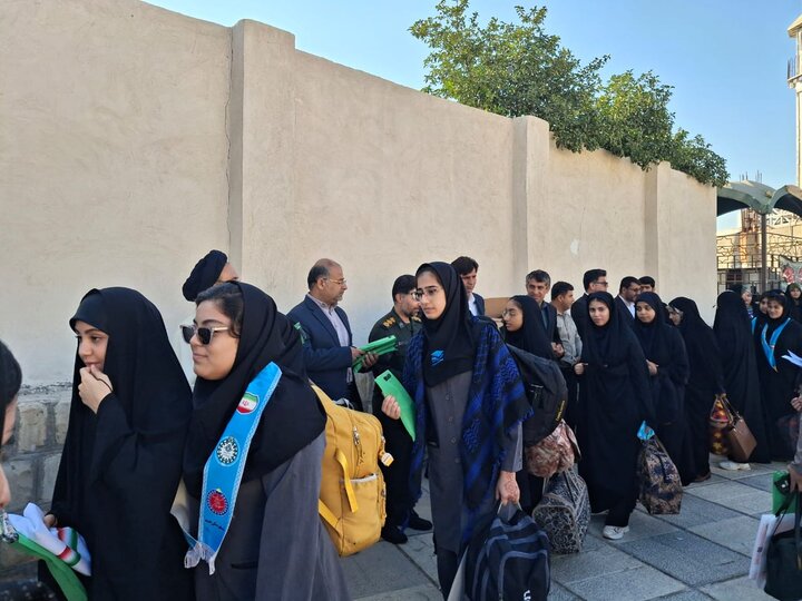 تصاویر/ اعزام دانش آموزان دختر شهرستان جم به اردوی راهیان نور مناطق جنوب