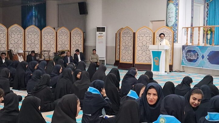 تصاویر/ اعزام دانش آموزان دختر شهرستان جم به اردوی راهیان نور مناطق جنوب