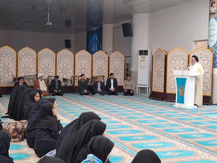 تصاویر/ اعزام دانش آموزان دختر شهرستان جم به اردوی راهیان نور مناطق جنوب