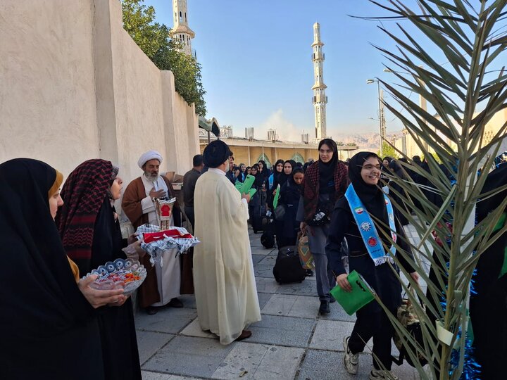 تصاویر/ اعزام دانش آموزان دختر شهرستان جم به اردوی راهیان نور مناطق جنوب