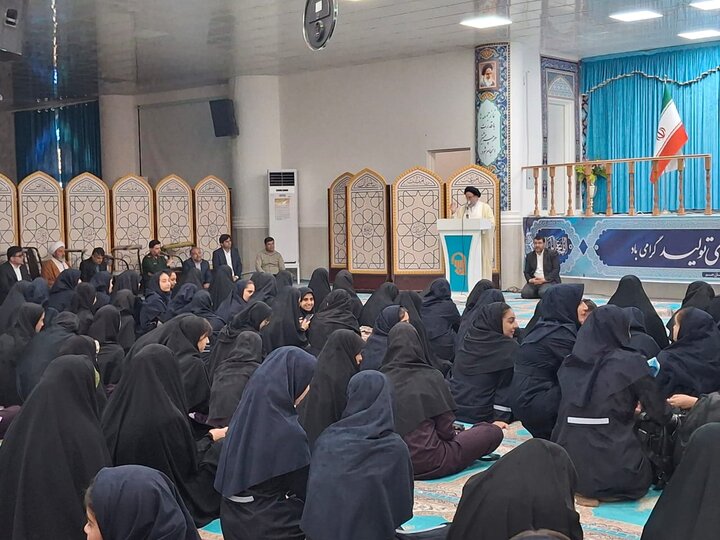 تصاویر/ اعزام دانش آموزان دختر شهرستان جم به اردوی راهیان نور مناطق جنوب