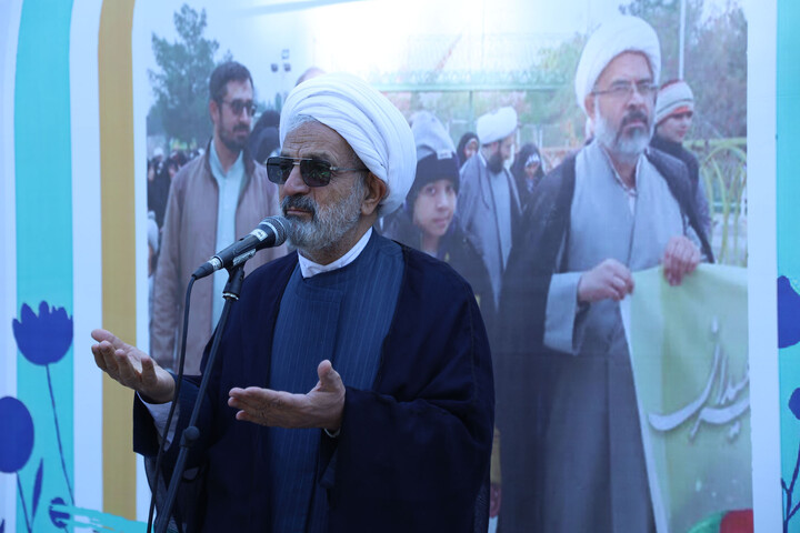 تصاویر|همایش پیاده روی رهروان ولایت ۴ در باغ گلهای اصفهان