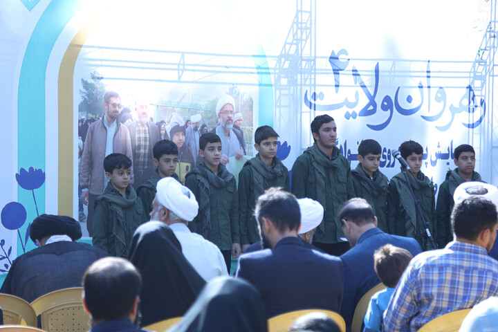 تصاویر|همایش پیاده روی رهروان ولایت ۴ در باغ گلهای اصفهان