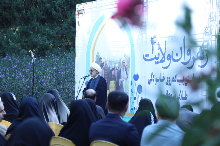 تصاویر|همایش پیاده روی رهروان ولایت ۴ در باغ گلهای اصفهان