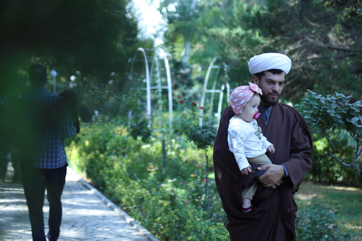 تصاویر|همایش پیاده روی رهروان ولایت ۴ در باغ گلهای اصفهان