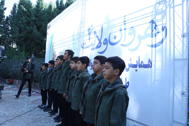 تصاویر|همایش پیاده روی رهروان ولایت ۴ در باغ گلهای اصفهان