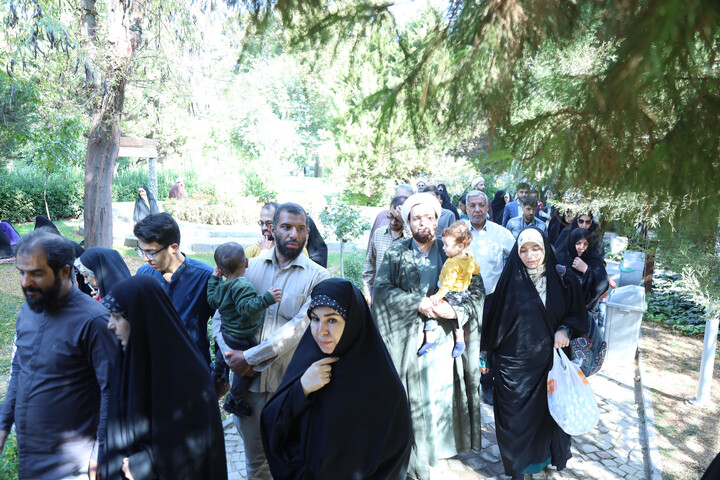 تصاویر|همایش پیاده روی رهروان ولایت ۴ در باغ گلهای اصفهان