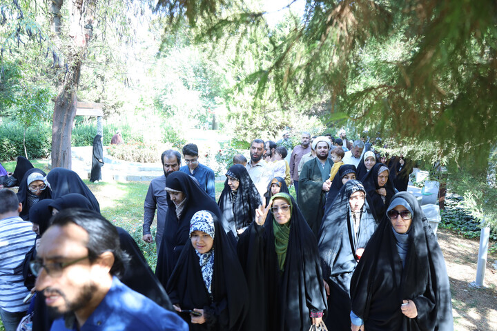 تصاویر|همایش پیاده روی رهروان ولایت ۴ در باغ گلهای اصفهان