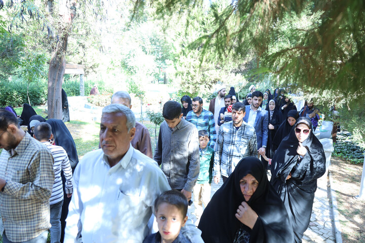 تصاویر|همایش پیاده روی رهروان ولایت ۴ در باغ گلهای اصفهان