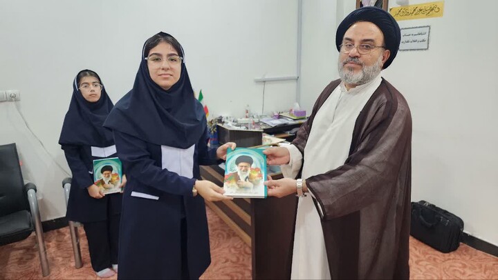 تصاویر/ دیدار صمیمی دانش‌آموزان با امام جمعه جم