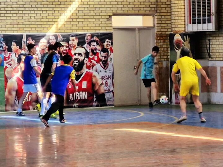 تصاویر/ برگزاری مسابقات فوتسال به مناسبت ۱۳ آبان، روز دانش آموز