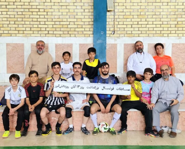 تصاویر/ برگزاری مسابقات فوتسال به مناسبت ۱۳ آبان، روز دانش آموز