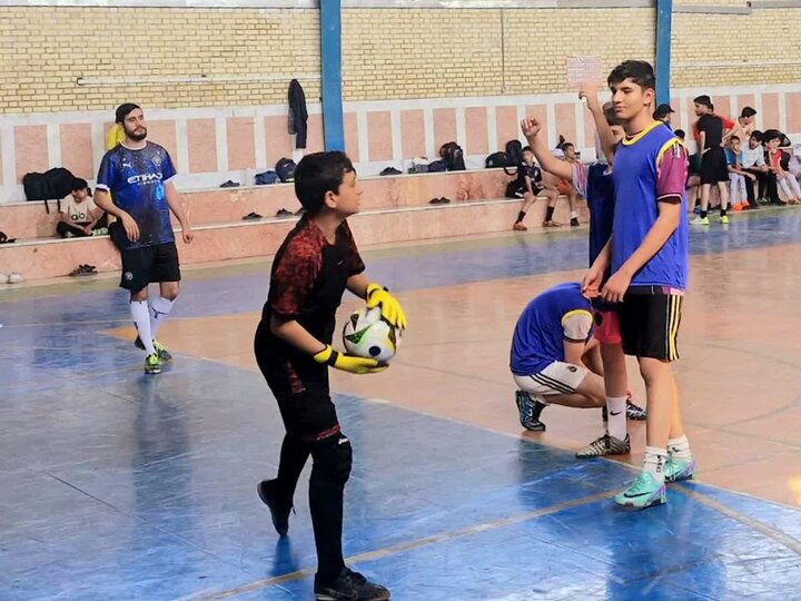 تصاویر/ برگزاری مسابقات فوتسال به مناسبت ۱۳ آبان، روز دانش آموز