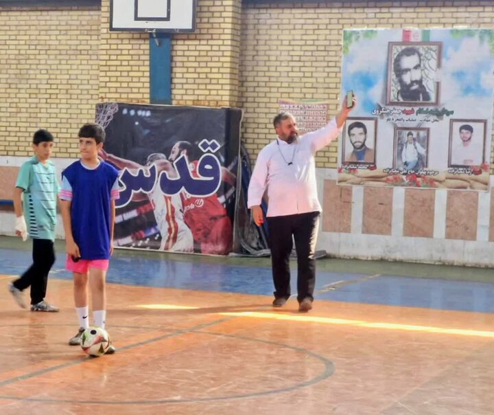 تصاویر/ برگزاری مسابقات فوتسال به مناسبت ۱۳ آبان، روز دانش آموز