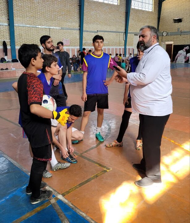 تصاویر/ برگزاری مسابقات فوتسال به مناسبت ۱۳ آبان، روز دانش آموز