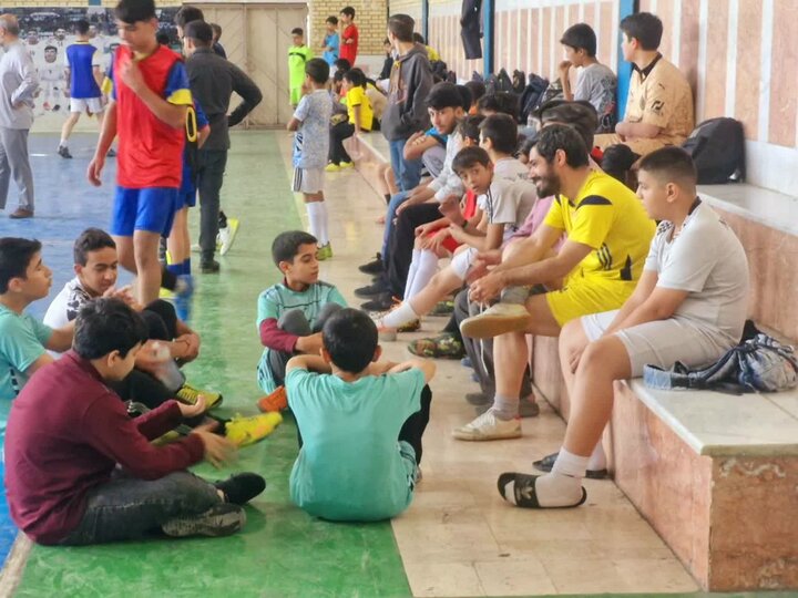 تصاویر/ برگزاری مسابقات فوتسال به مناسبت ۱۳ آبان، روز دانش آموز