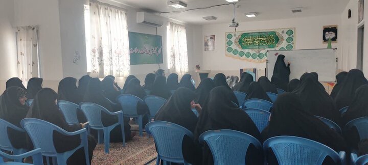 تصاویر/ برگزاری کارگاه و ایستگاه سلامت بانوان در مدرسه علمیه الزهرا(س) شهداد