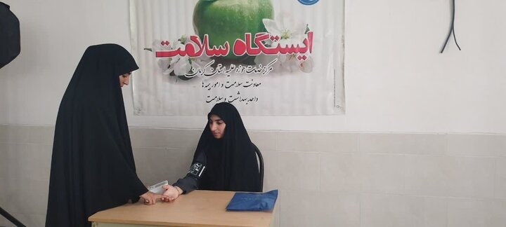 تصاویر/ برگزاری کارگاه و ایستگاه سلامت بانوان در مدرسه علمیه الزهرا(س) شهداد