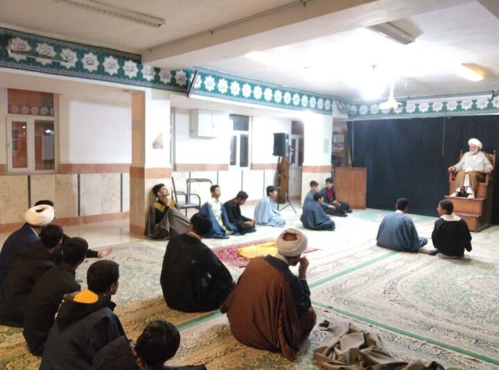 تصاویر/ گرامیداشت یوم‌الله 13 آبان در مدرسه علمیه الغدیر نراق