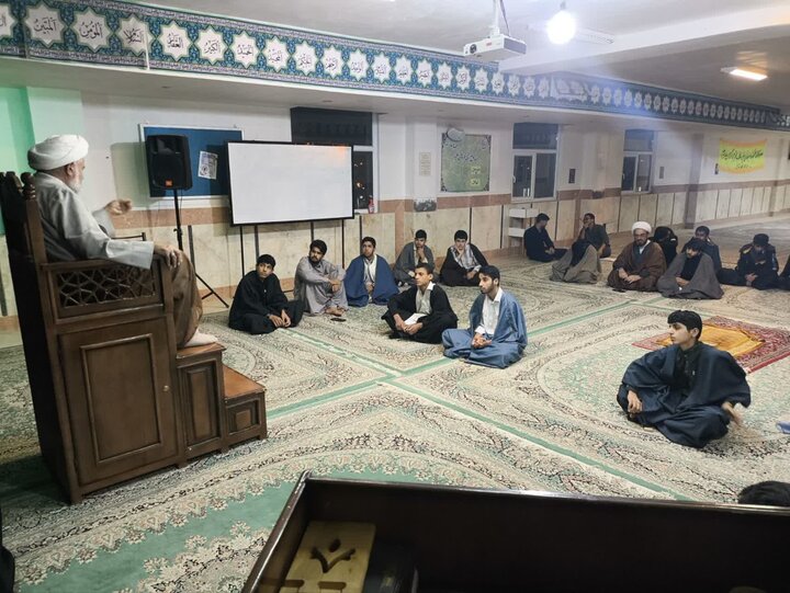 تصاویر/ گرامیداشت یوم‌الله 13 آبان در مدرسه علمیه الغدیر نراق