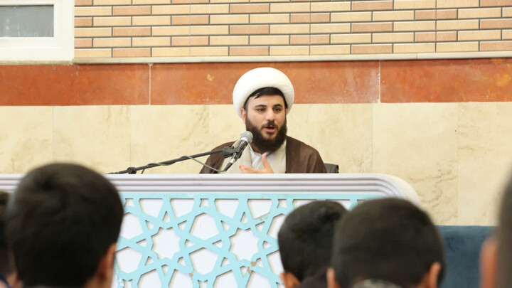 تصاویر / نشست اساتید و طلاب مدرسه علمیه امیرالمومنین(ع) تبریز با مدیر دفتر امور نخبگان واستعداد های درخشان حوزه های علمیه کشور