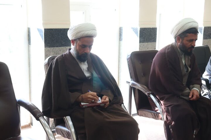 تصاویر/ نشست  شورای معاونان مدرسه علمیه امام خامنه‌ای  ارومیه