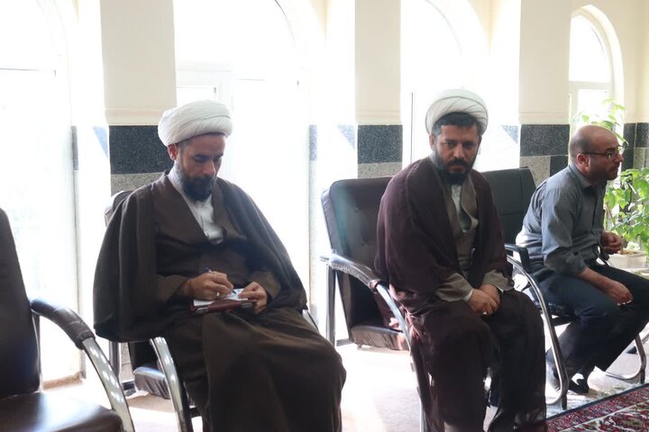 تصاویر/ نشست  شورای معاونان مدرسه علمیه امام خامنه‌ای  ارومیه