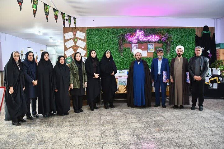 تصاویر / حضور امام جمعه خوی در بین دانش آموزان مدرسه فاطمیه