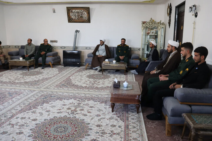 تصاویر / دیدار امام جمعه باروق با خانواده شهدا